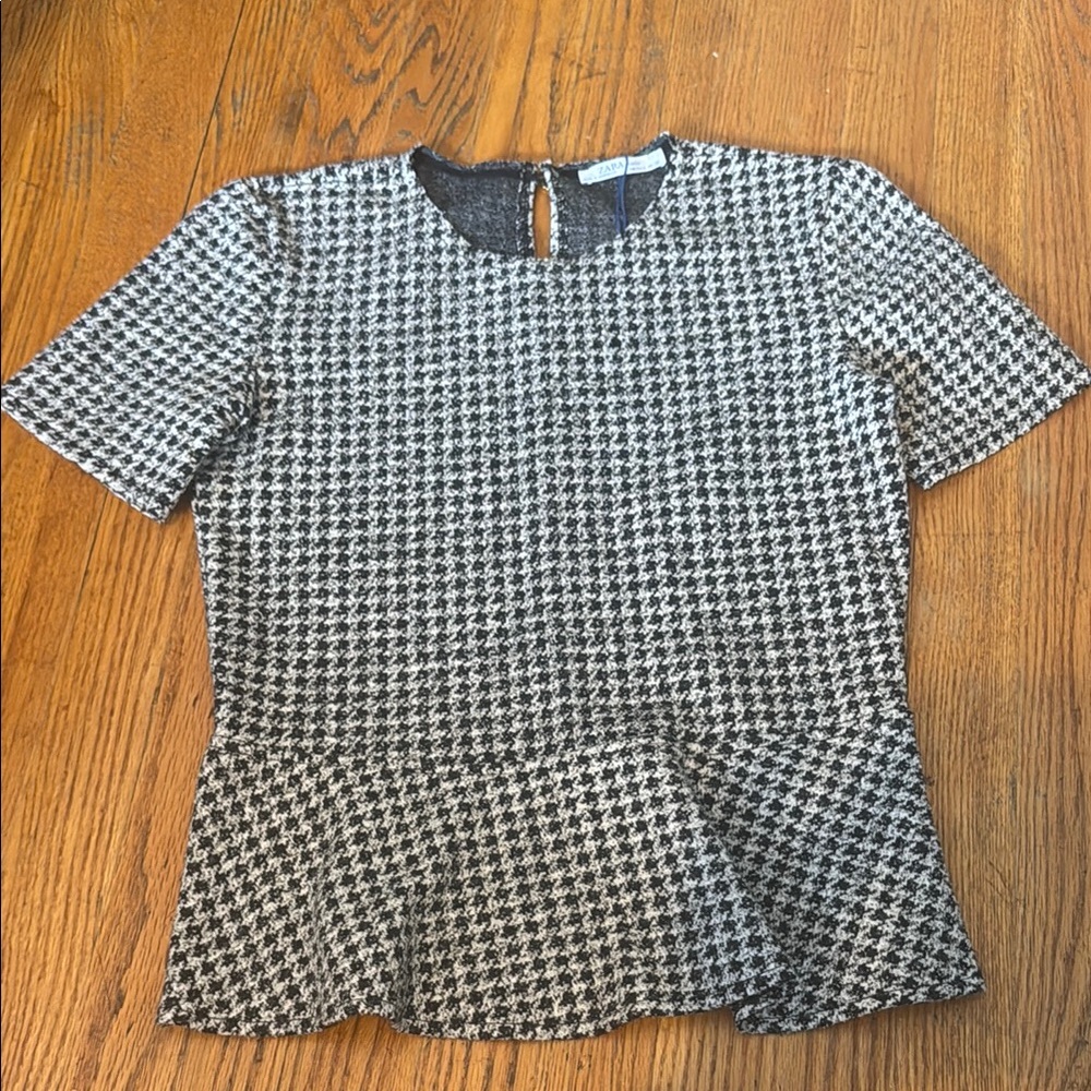 Zara Black and White Houndstooth Peplum Top ruffle bottom short sleeve